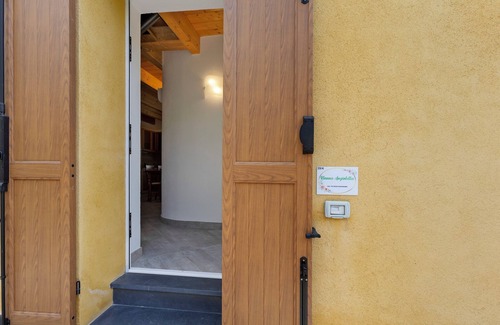 Sestri Levante Apartment | Apartment 'Angela 2' with Private Garden, Wi-Fi and Air Conditioning