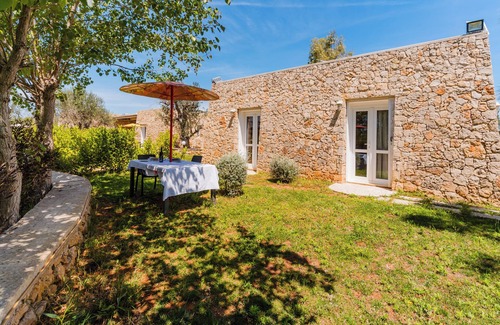 Tuglie Apartment | Apartment 'Angolo Cottura' with Shared Pool, Wi-Fi and Air Conditioning