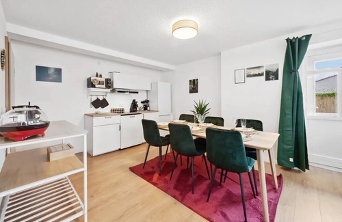 Craula Apartment | Apartment 'Apartments Am Hainich - Elsbeere' with Shared Terrace, Private Garden and Wi-Fi