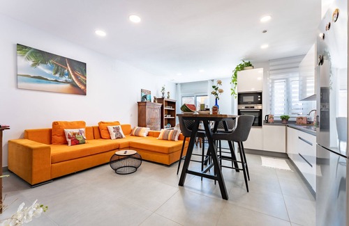 Fuengirola Apartment | Apartment 'Apartamento Novasol' with Private Terrace, Wi-Fi and Air Conditioning