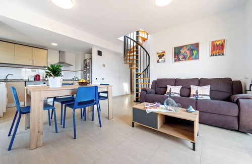 Sant Carles de la Rapita Apartment | Apartment 'Apartamento La Ràpita' with Sea View, Wi-Fi and Air Conditioning