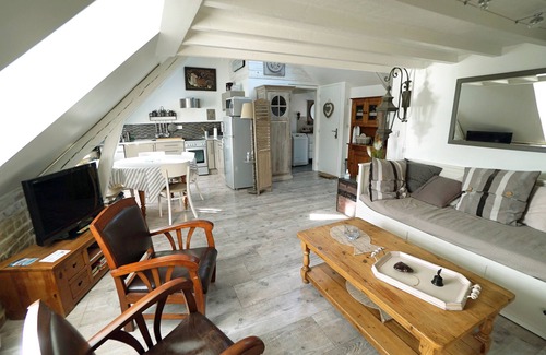 Dieppe Apartment | Apartment-Apartment-Ensuite with Bath-Canal view