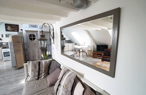 Dieppe Apartment | Apartment-Apartment-Ensuite with Bath-Canal view