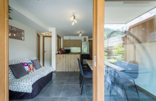 Le Grand-Bornand Apartment | Apartment 'Appartement Le Barat'ski' with Mountain View, Private Terrace and Wi-Fi