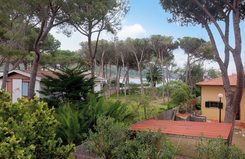 Marina di Campo Apartment | Apartment 'Appartamento Amalfi' with Sea View, Wi-Fi and Air Conditioning