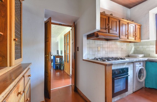 Marciana Marina Apartment | Apartment 'Appartamento Spazioso Nel Verde' with Private Terrace, Shared Garden and Wi-Fi