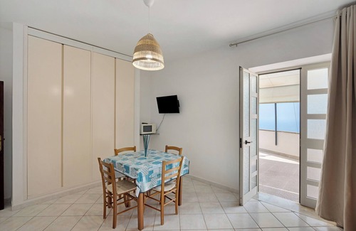 Nerano Apartment | Apartment 'Appartamento Li Galli Standard' with Sea View, Wi-Fi and Air Conditioning
