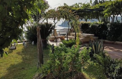 Santa Maria Apartment | Apartment 'Appartamento Incantevole In Villa' with Sea View, Wi-Fi and Air Conditioning