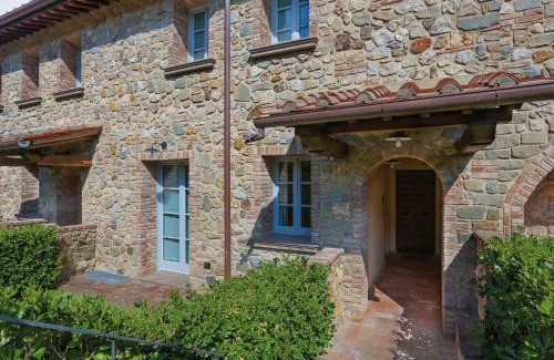 Chianni Apartment | Apartment Appartamento Ginepro - Borgo in Chianni by Interhome