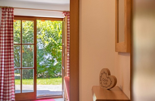 Oberammergau Apartment | Apartment 'Appartement Ammerheimat' with Mountain View, Shared Terrace and Wi-Fi