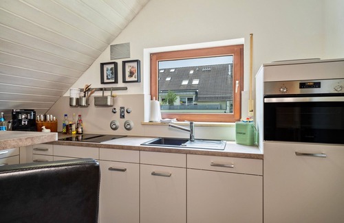Langenargen Apartment | Apartment 'Appartement Seefreunde' with Mountain View, Balcony and Wi-Fi