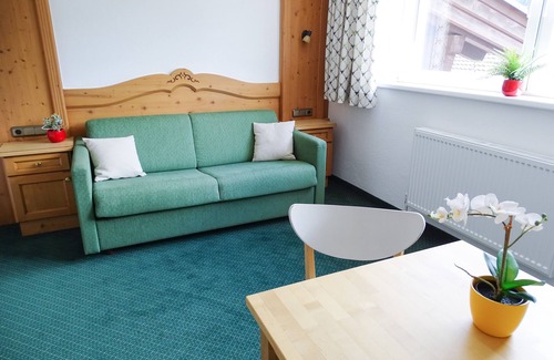 Mayrhofen Apartment | Apartment 'Appartements Windschnur Hollerbusch' with Mountain View and Wi-Fi