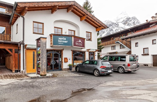 Ehrwald Apartment | Apartment 'Appartement by Blahut Vacation - og' with Mountain View, Balcony and Wi-Fi