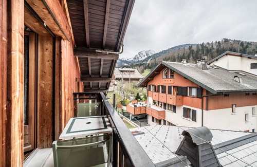 Abondance Apartment | Apartment 'Appartement Chalet - Le Fêni' with Mountain View, Balcony and Wi-Fi
