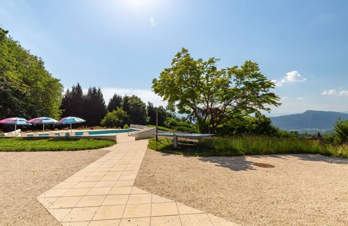 Trevignin Apartment | Apartment 'Appartement Pointe De La Sambuy' with Mountain View, Shared Terrace and Wi-Fi