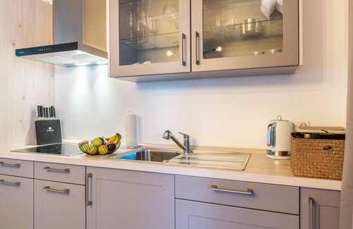 Ueberlingen Apartment | Apartment 'Aquamarin' with Mountain View, Private Terrace and Wi-Fi
