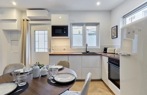 Quartier de la Plaine-de-Monceaux Apartment | Apartment Arc de Triomphe by Studio prestige