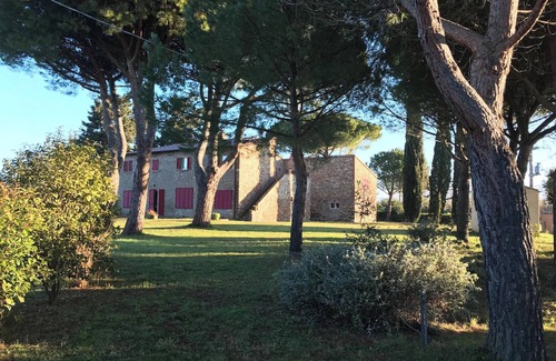 Bibbona Apartment | Apartment 'Arco' with Shared Garden and Wi-Fi