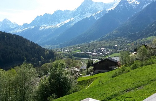 Les Houches Apartment | Apartment at the foot of the slopes with heated pool