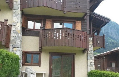 Les Houches Apartment | Apartment at the foot of the slopes with heated pool