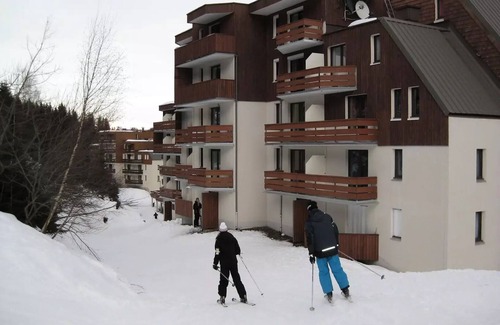 Le Pleynet Apartment | Apartment at the foot of the slopes, residence gentianes 2