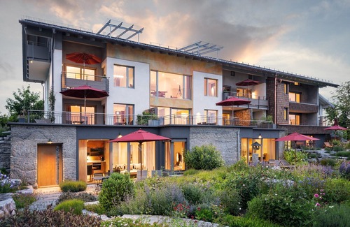 Pelham Apartment | Apartment "Atmos" with Lake View, Shared Garden & Wi-Fi