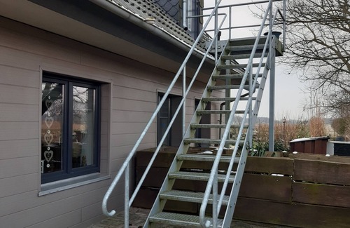 Weener Apartment | Apartment 'Auf Dem Lande' with Private Terrace and Wi-Fi
