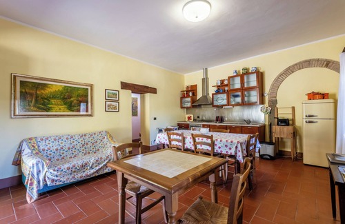 Radicondoli Apartment | Apartment 'Autentico In Campagna' with Mountain View, Shared Pool and Wi-Fi