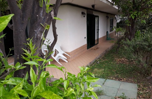 Ercolano Apartment | Apartment "B" in cottage with garden, parking and Wi-Fi