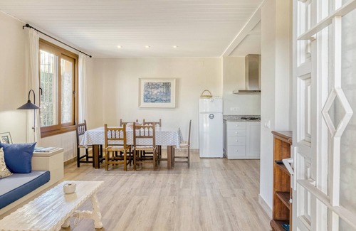 Begur Apartment | Apartment 'Bajo 2' with Private Terrace, Private Garden and Wi-Fi