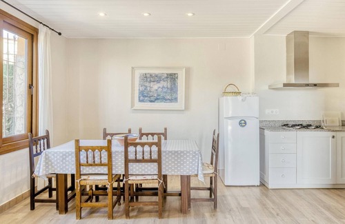 Begur Apartment | Apartment 'Bajo 2' with Private Terrace, Private Garden and Wi-Fi