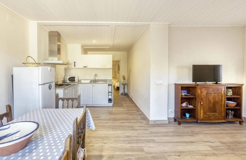 Begur Apartment | Apartment 'Bajo 2' with Private Terrace, Private Garden and Wi-Fi