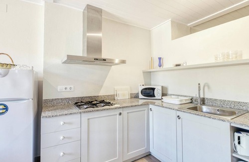 Begur Apartment | Apartment 'Bajo 2' with Private Terrace, Private Garden and Wi-Fi