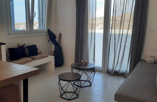 Mpatsi Apartment | Apartment 'Batsi View House' with Sea View, Wi-Fi and Air Conditioning