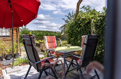 Hechingen Apartment | Apartment 'Baumelt' with Private Terrace, Shared Garden and Wi-Fi