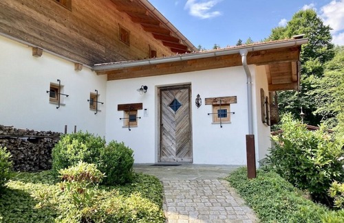 Aschau im Chiemgau Apartment | Apartment 'Bergliebe Sachrang' with Mountain View, Private Terrace and Wi-Fi