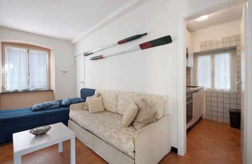 Levanto Apartment | Apartment 'Beach Paradise - Cicerone' with Wi-Fi and Air Conditioning