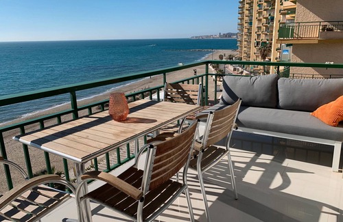 Costa del Sol Apartment | Apartment 'Beachfront In Fuengirola' with Sea View, Wi-Fi and Air Conditioning