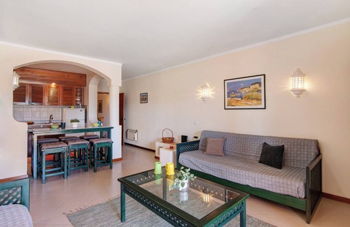 Correeira Apartment | Apartment 'Bela Vista House T2' with Shared Pool, Private Terrace and Wi-Fi