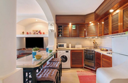 Correeira Apartment | Apartment 'Bela Vista House T2' with Shared Pool, Private Terrace and Wi-Fi