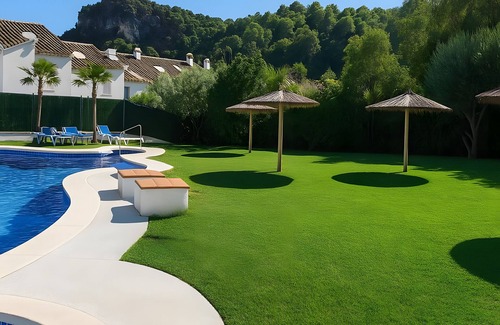 Benahavis Apartment | Apartment 'Benahavis 1 Bed' with Mountain View, Wi-Fi and Air Conditioning