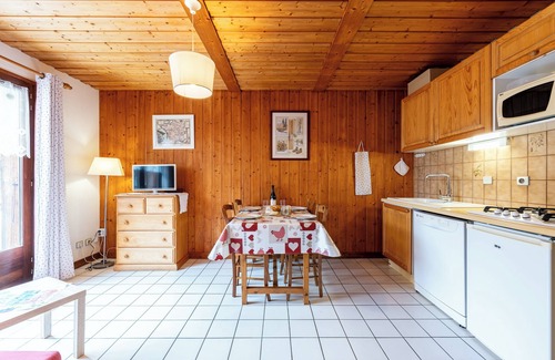 La Giettaz Apartment | Apartment 'Bergeronnette' with Mountain View, Shared Terrace and Wi-Fi