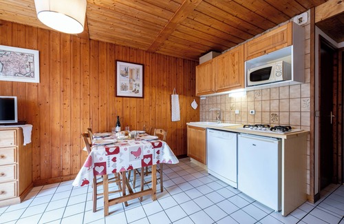 La Giettaz Apartment | Apartment 'Bergeronnette' with Mountain View, Shared Terrace and Wi-Fi