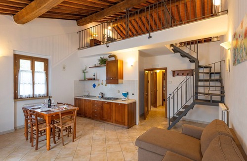Santa Luce Apartment | Apartment 'Biancospino' with Shared Pool, Wi-Fi and Air Conditioning