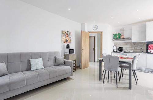 Altavilla Milicia Apartment | Apartment 'Bienvenue Chez Sarah' with Sea View, Balcony and Air Conditioning