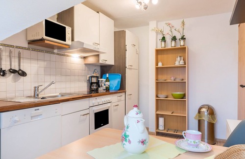 Meersburg Apartment | Apartment 'Birne' with Lake View, Shared Garden and Wi-Fi