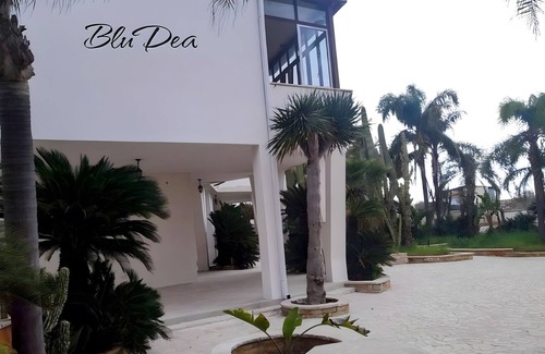 Torre Lapillo Apartment | Apartment 'Blu Dea -' with Private Terrace, Wi-Fi and Air Conditioning