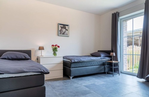 Weeze Apartment | Apartment Blumenwiese for 5 people (Anlitzhof)