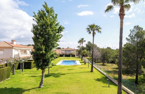 Miami Platja Apartment | Apartment 'Brisa I' with Mountain View, Wi-Fi and Air Conditioning