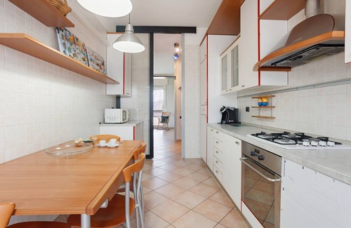 Burago di Molgora Apartment | Apartment 'Burago Flat' with Balcony, Wi-Fi and Air Conditioning